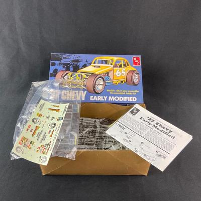 -226- 1:25 SCALE | ‘37 Chevy Early Modified Model Kit | Opened