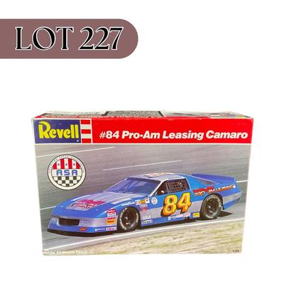 -227- 1:25 SCALE | #84 Pro-Am Leasing Camaro Model Kit | Opened