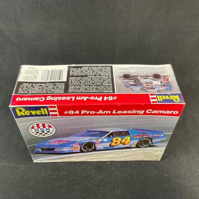 -227- 1:25 SCALE | #84 Pro-Am Leasing Camaro Model Kit | Opened