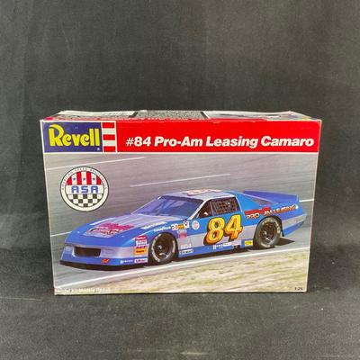-227- 1:25 SCALE | #84 Pro-Am Leasing Camaro Model Kit | Opened