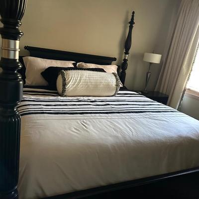 King size poster bedroom set in Ebony black