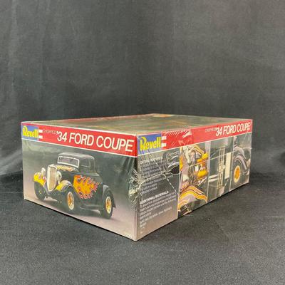 -232- 1:25 SCALE | Chopped ‘32 Ford Coupe Model Kit | Sealed
