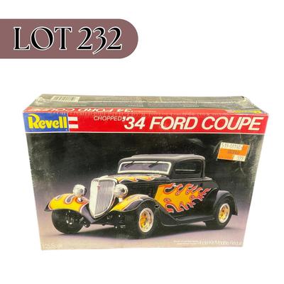 -232- 1:25 SCALE | Chopped ‘32 Ford Coupe Model Kit | Sealed