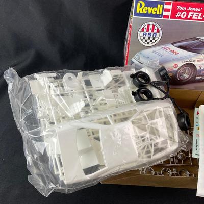 -237- 1:25 SCALE | Tom Jones #0 FEL-PRO Thunderbird Model Kit | Opened