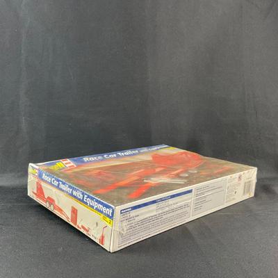 -240- 1:24 SCALE | Race Car Trailer With Equipment Model Kit | Sealed
