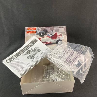 -241- 1:25 SCALE | Kurtis Midget Racer Edelbrock Equipped V-8/60 With Trailer | Opened