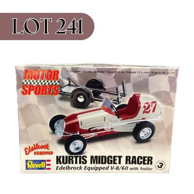 -241- 1:25 SCALE | Kurtis Midget Racer Edelbrock Equipped V-8/60 With Trailer | Opened