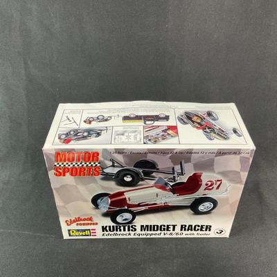 -241- 1:25 SCALE | Kurtis Midget Racer Edelbrock Equipped V-8/60 With Trailer | Opened