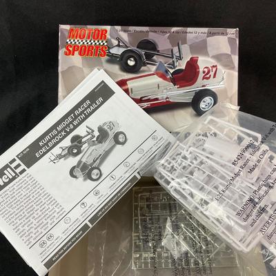 -241- 1:25 SCALE | Kurtis Midget Racer Edelbrock Equipped V-8/60 With Trailer | Opened