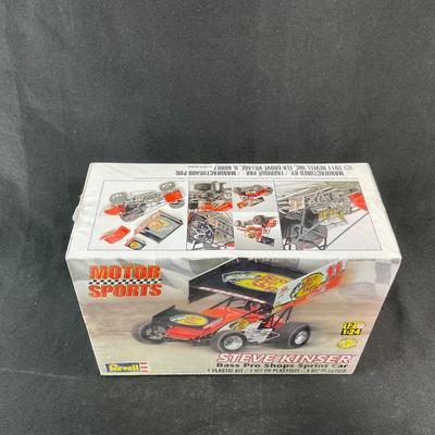 -242- 1:24 SCALE | Steve Kinser Bass Pro Shops Sprint Car Model Kit | Sealed