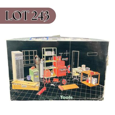 -243- 1:24 SCALE | Fujimi Garage & Tools Model Kit | Opened