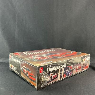-244- 1:16 SCALE | Ford Thunderbird Hardee’s Model Kit | Sealed