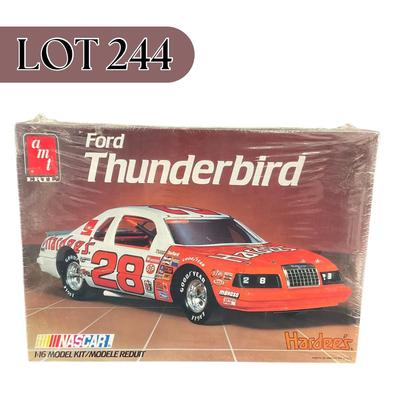-244- 1:16 SCALE | Ford Thunderbird Hardee’s Model Kit | Sealed