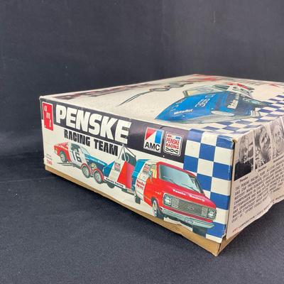 -246- 1:25 SCALE | Penske Racing Team 3 Model Kit | Opened
