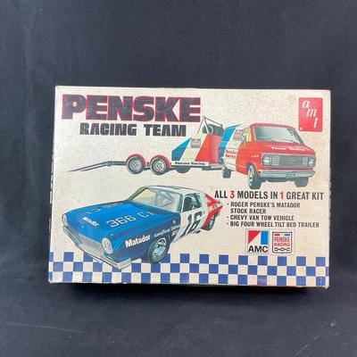 -246- 1:25 SCALE | Penske Racing Team 3 Model Kit | Opened