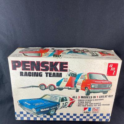 -246- 1:25 SCALE | Penske Racing Team 3 Model Kit | Opened