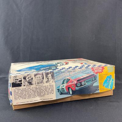 -246- 1:25 SCALE | Penske Racing Team 3 Model Kit | Opened