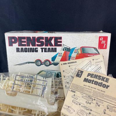 -246- 1:25 SCALE | Penske Racing Team 3 Model Kit | Opened
