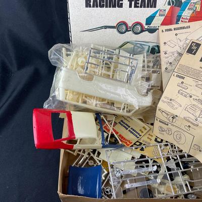 -246- 1:25 SCALE | Penske Racing Team 3 Model Kit | Opened