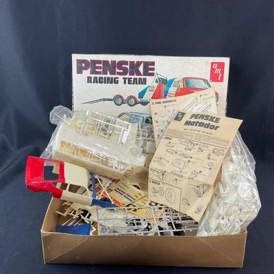 -246- 1:25 SCALE | Penske Racing Team 3 Model Kit | Opened