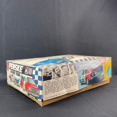 -246- 1:25 SCALE | Penske Racing Team 3 Model Kit | Opened