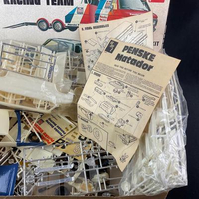 -246- 1:25 SCALE | Penske Racing Team 3 Model Kit | Opened