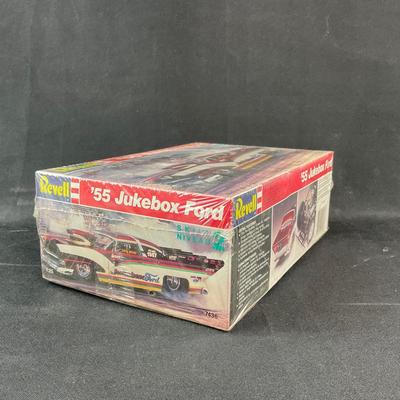-249- 1:25 SCALE | ‘55 Jukebox Ford Model Kit | Sealed