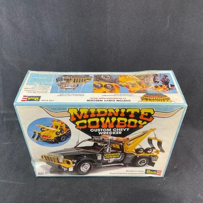 -250- 1:25 SCALE | Midnite Cowboy Custom Chevy Wrecker Model Kit | Sealed