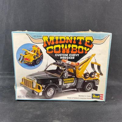 -250- 1:25 SCALE | Midnite Cowboy Custom Chevy Wrecker Model Kit | Sealed