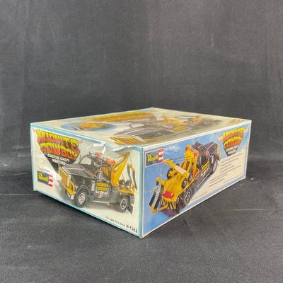 -250- 1:25 SCALE | Midnite Cowboy Custom Chevy Wrecker Model Kit | Sealed