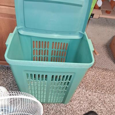 PLASTIC CLOTHES HAMPER, 2 FATIGUE MATS, SMALL TRASH CAN AND AN OSCILLATING FAN