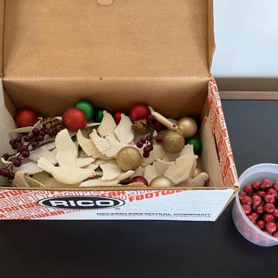 Vintage Tin "Arbol De Navidad" w/ ornaments