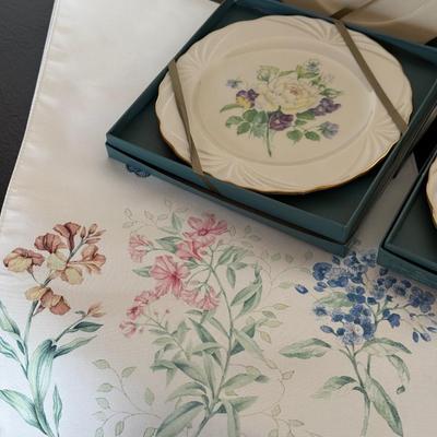 Lenox Rose Expressions Collector Plates and Lenox Table Runner