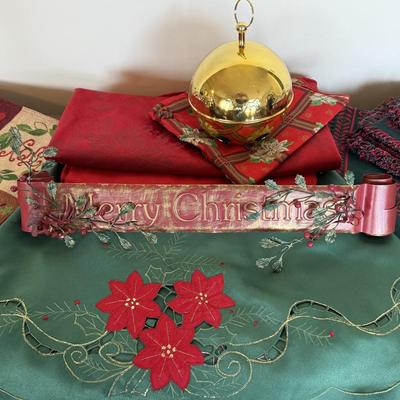 Holiday Table Linens Lot