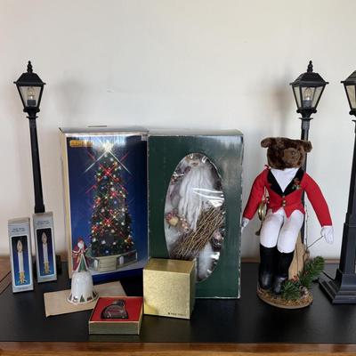 Lemax Tree and Lampposts Holiday Lot