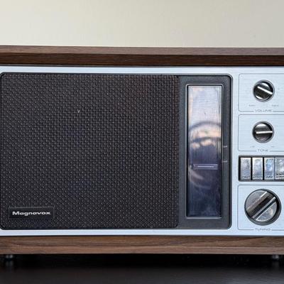 Vintage Magnavox AM/FM Radio Model R434