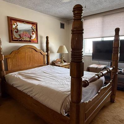 Solid Oak Queen Sized Poster Bed (mattress not included)