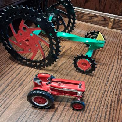 2 METAL TRACTORS