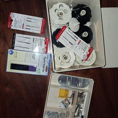 SINGER ZIG ZAG SEWING MACHINE IN A VERY NICE CABINET