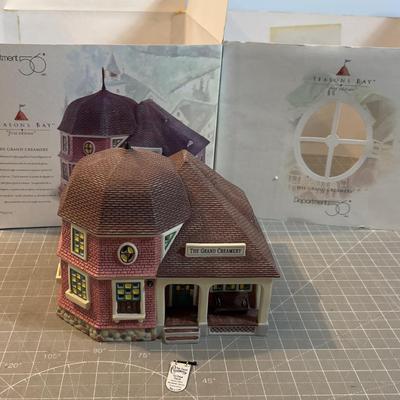 The Department 56 The Creamery 