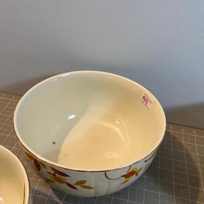 5 Pieces of Autum Leaf Mixing Bowls and Lidded Vegetable (No lid though) 