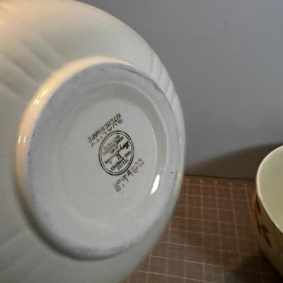 5 Pieces of Autum Leaf Mixing Bowls and Lidded Vegetable (No lid though) 