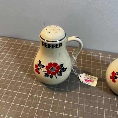 HALL Poppy  Salt & Paper