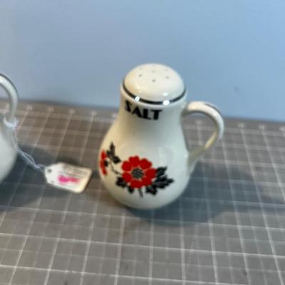 HALL Poppy  Salt & Paper