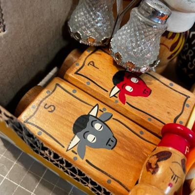 Souvenir Salt & Paper Shakers, COLLECTIBLE