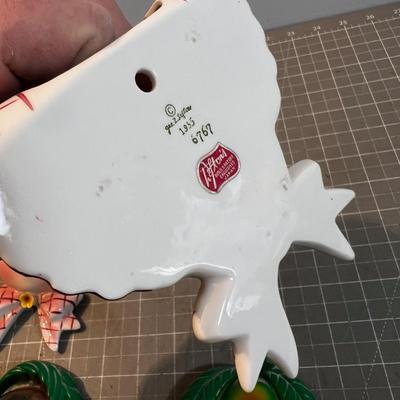 2 LEFTON Wall Pockets & 2 Plaster Fruit Hooks 