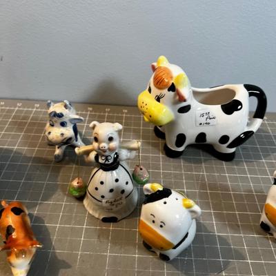 Farm Animals, Cows and Pigs 