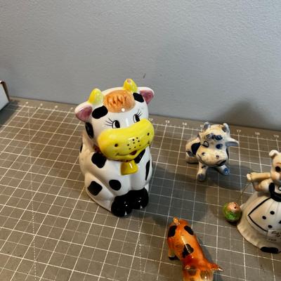 Farm Animals, Cows and Pigs 