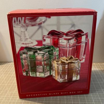 Decorative Gift Box Set Appears to be Unused. 