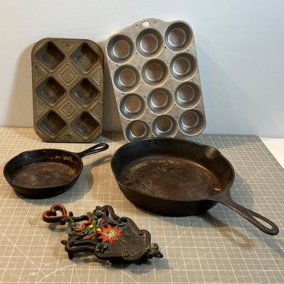 A Few Pieces of Cast Iron and 2 Muffin Aluminum and Steel 